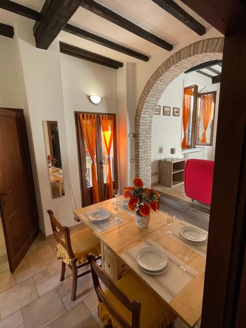 Seating area, Dining area