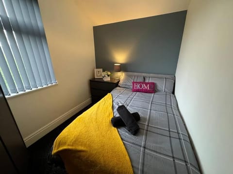 Brand new refurb 8 person house House in Hull