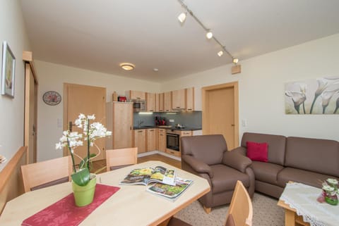 Day, Kitchen or kitchenette, Photo of the whole room, Dining area, Mountain view