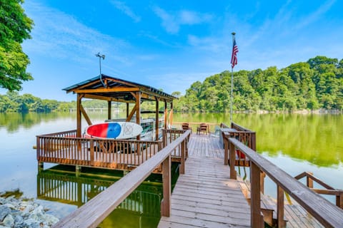 Duck and Bugs Cabin on Boone Lake with Boat Dock! Cabin in Bristol