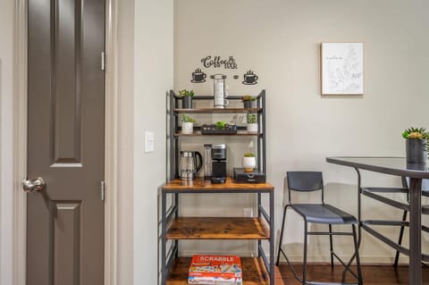 Coffee/tea facilities, Dining area