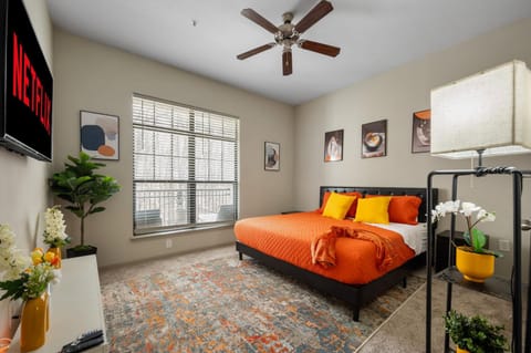 Bed, TV and multimedia, Photo of the whole room, Bedroom