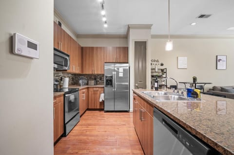 Coffee/tea facilities, Communal kitchen, dishwasher, oven, stove, toaster, kitchen