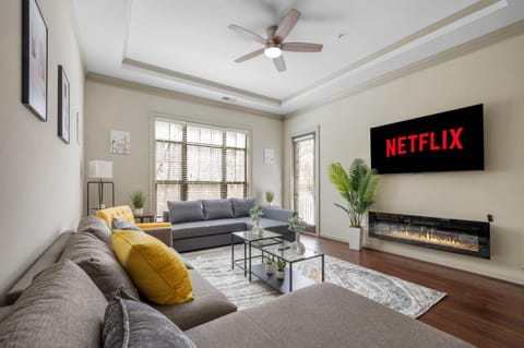 TV and multimedia, Living room, Seating area, Evening entertainment, Entertainment, fireplace, internet