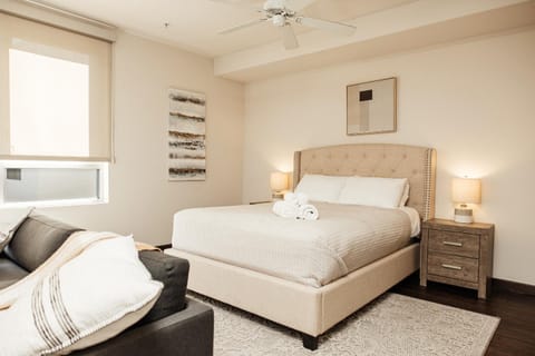 Bed, Living room, Photo of the whole room, Seating area, Bedroom