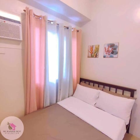 Photo of the whole room, Bedroom, air conditioner