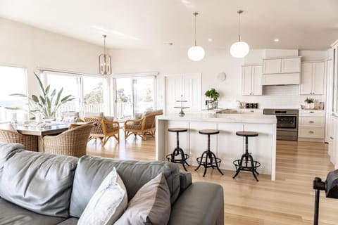 Nautilus ~ Bay of Fires House in Binalong Bay