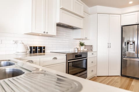 Nautilus ~ Bay of Fires House in Binalong Bay