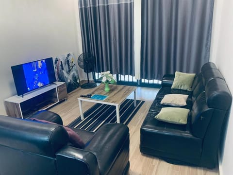 Communal lounge/ TV room, TV and multimedia, Living room, Seating area, Evening entertainment