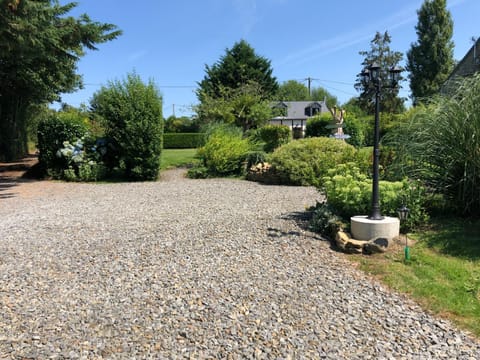 Rose Cottage with seasonal Swimming Pool House in Brittany