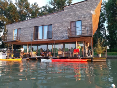 Off site, Canoeing