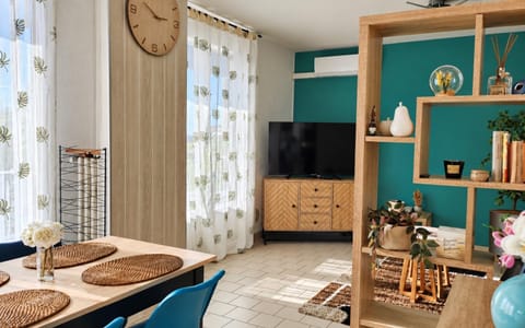 TV and multimedia, Living room, Seating area