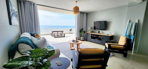 TV and multimedia, Living room, Photo of the whole room, Seating area, Sea view