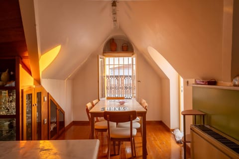 Seating area, Dining area