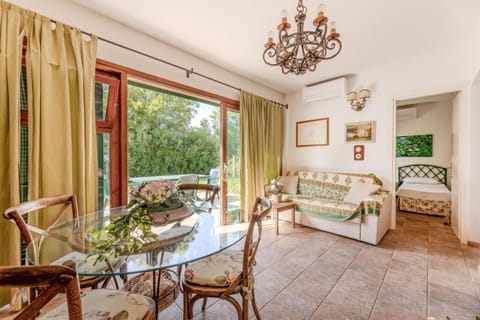 View (from property/room), Living room, Seating area, Dining area