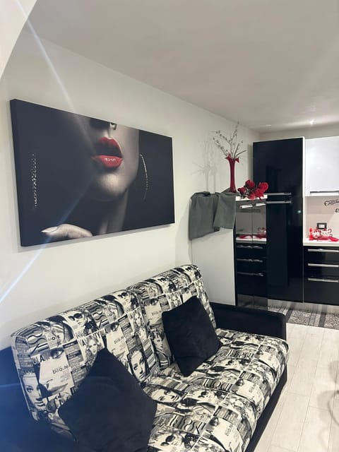 Bed, TV and multimedia, Living room, Seating area