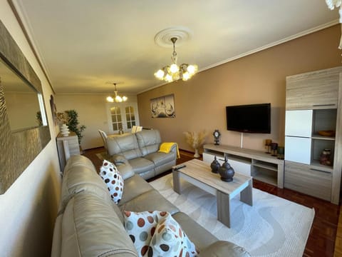 Communal lounge/ TV room, TV and multimedia, Living room, Seating area, Evening entertainment