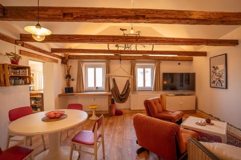 Communal lounge/ TV room, TV and multimedia, Living room, Seating area, Dining area