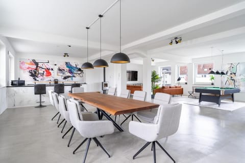 Kitchen or kitchenette, Living room, Seating area, Dining area, minibar, pet friendly