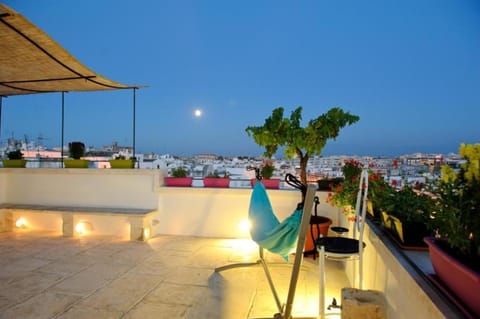 Facade/entrance, Balcony/Terrace