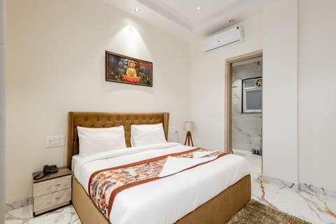 Bed, Photo of the whole room, Bedroom, air conditioner