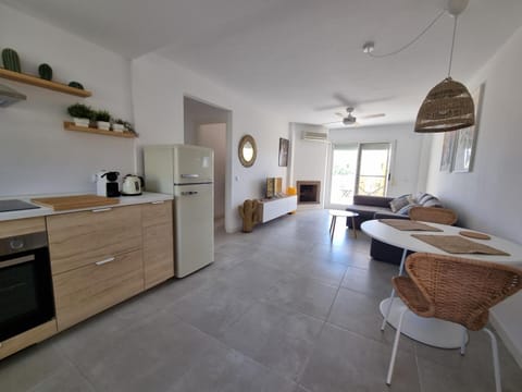 Kitchen or kitchenette, Living room, Dining area