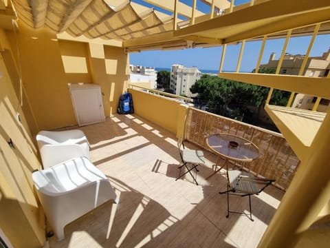 Patio, View (from property/room), Balcony/Terrace, Living room