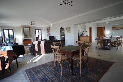Living room, Dining area
