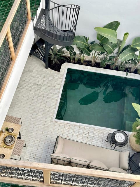 Day, Swimming pool