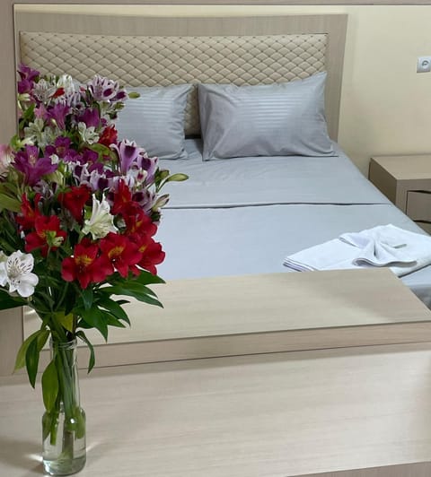 Bed, Bedroom, towels