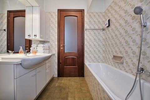 Shower, Bathroom, Bath, towels