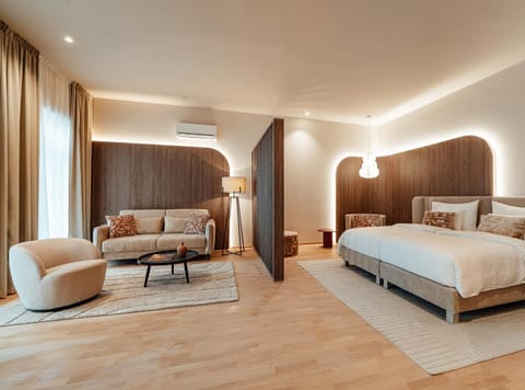 Bed, Photo of the whole room, Seating area, Bedroom