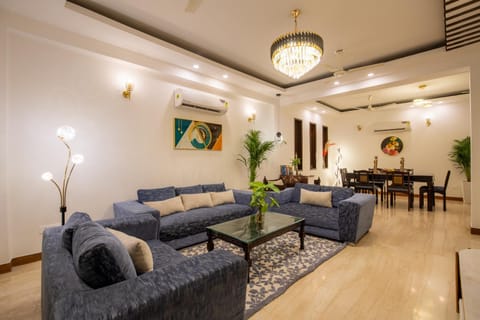 TV and multimedia, Living room, Seating area, air conditioner