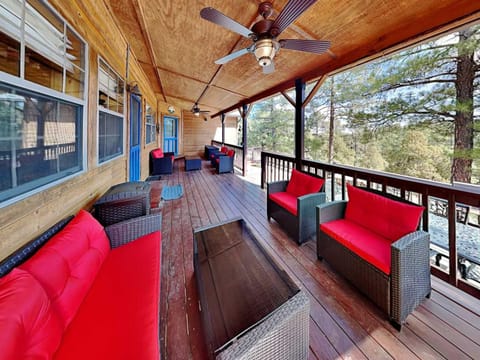 Natural landscape, Garden, Balcony/Terrace, Seating area