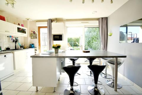 Kitchen or kitchenette, Dining area, microwave, oven, stove