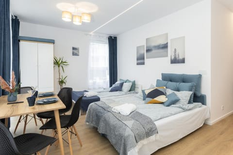Bed, Living room, Photo of the whole room, Seating area, Bedroom