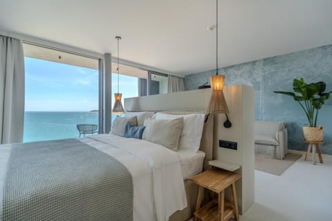 Bed, Balcony/Terrace, Bedroom, Sea view