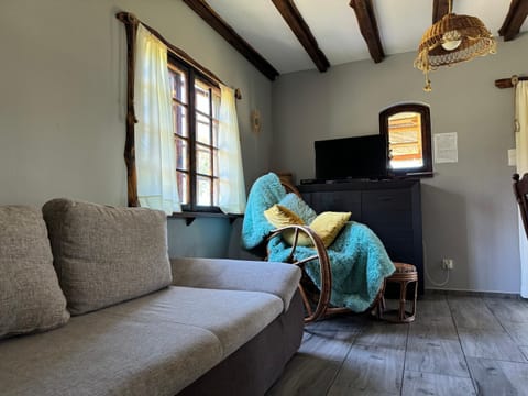 Communal lounge/ TV room, TV and multimedia, Living room, Seating area, Evening entertainment