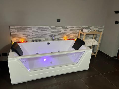 Hot Tub, Hot Tub