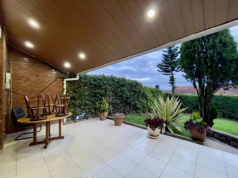 Garden, Garden, Seating area