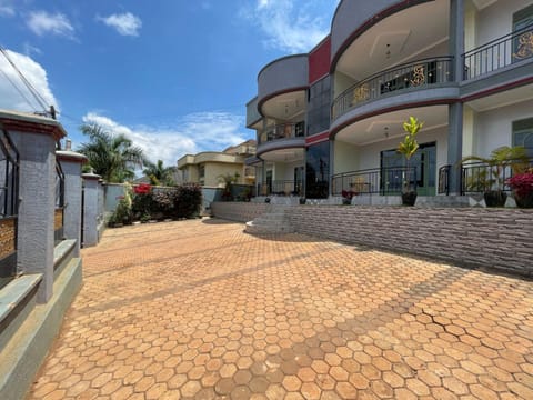 Property building, Facade/entrance, Day, Neighbourhood, Garden
