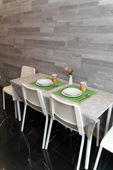 Dining area, Food