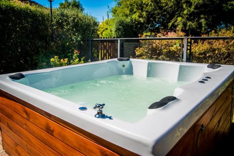Day, Hot Tub, Swimming pool