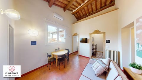 Living room, Seating area, Dining area, City view, City view, Inner courtyard view
