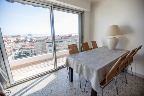View (from property/room), Balcony/Terrace, Living room, Seating area, Dining area