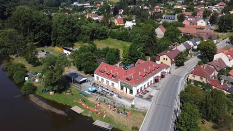 Property building, Restaurant/places to eat