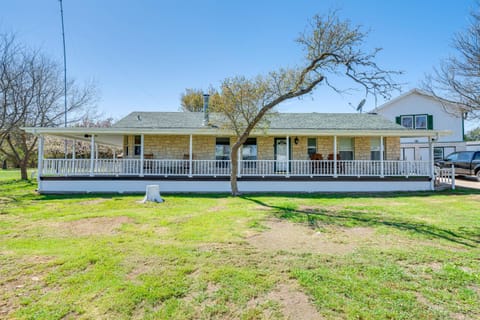 Expansive Bertram Retreat with Pool, on 28 Acres! House in Rio Grande