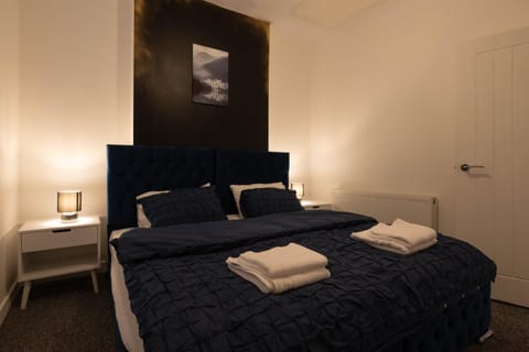 Bed, towels