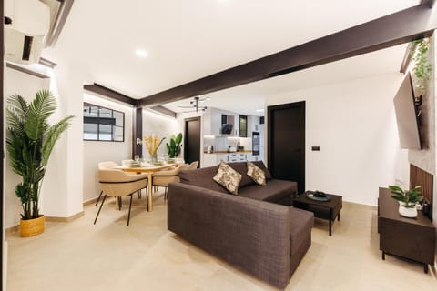 TV and multimedia, Living room, Seating area, Dining area