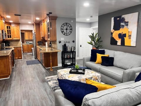 Living room, Seating area